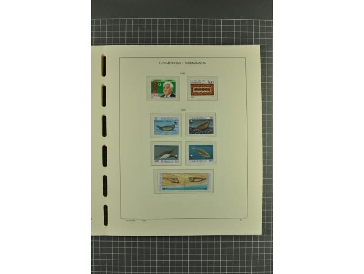 1992/2004, unmounted mint collection with miniature sheets, imperforated issues etc.