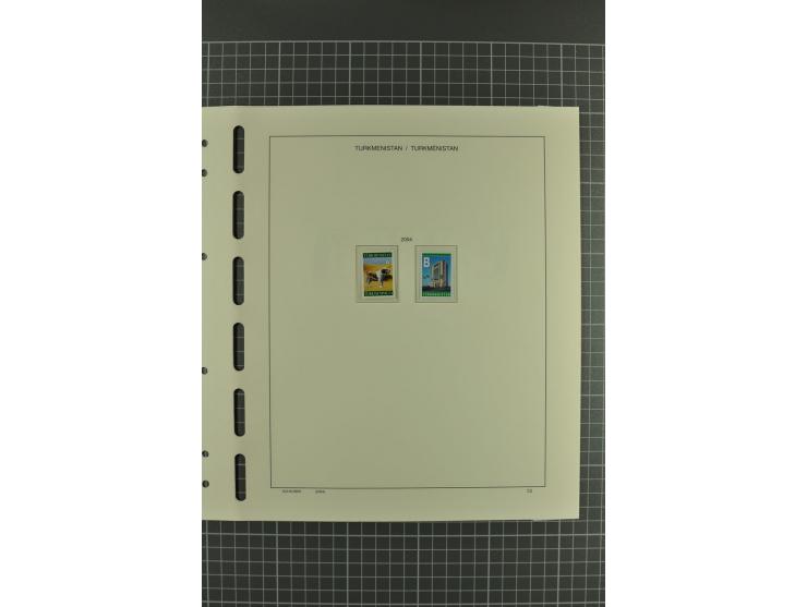 1992/2004, unmounted mint collection with miniature sheets, imperforated issues etc.