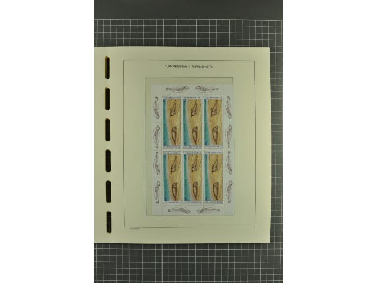 1992/2004, unmounted mint collection with miniature sheets, imperforated issues etc.