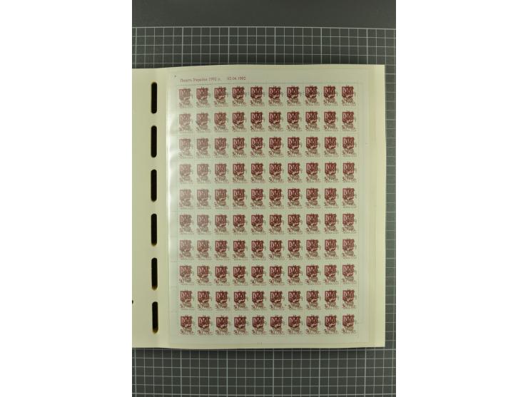 1992/2004, unmounted mint collection with miniature sheets, booklets, imperforated issues, local issues and other varieties