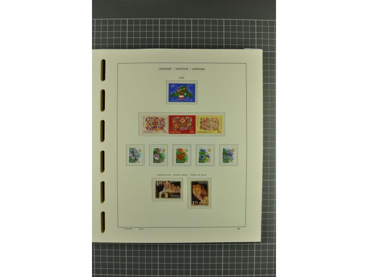 1992/2004, unmounted mint collection with miniature sheets, booklets, imperforated issues, local issues and other varieties