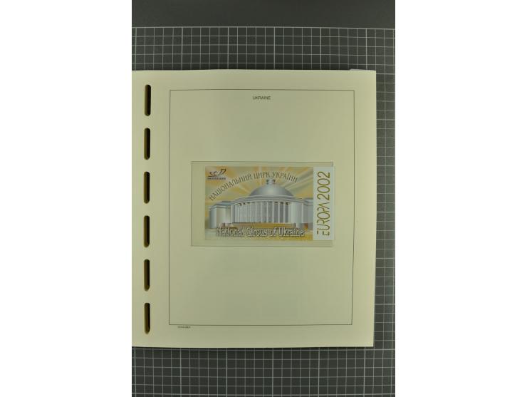 1992/2004, unmounted mint collection with miniature sheets, booklets, imperforated issues, local issues and other varieties
