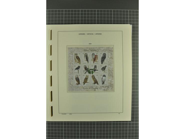 1992/2004, unmounted mint collection with miniature sheets, booklets, imperforated issues, local issues and other varieties