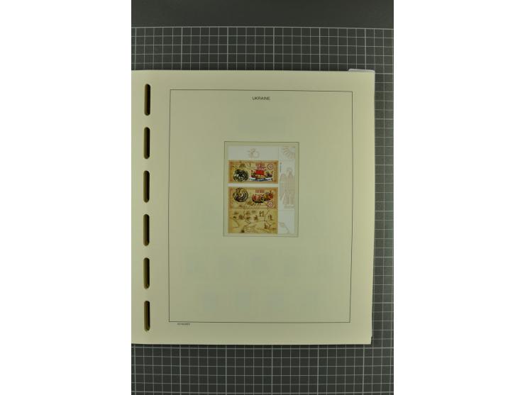 1992/2004, unmounted mint collection with miniature sheets, booklets, imperforated issues, local issues and other varieties