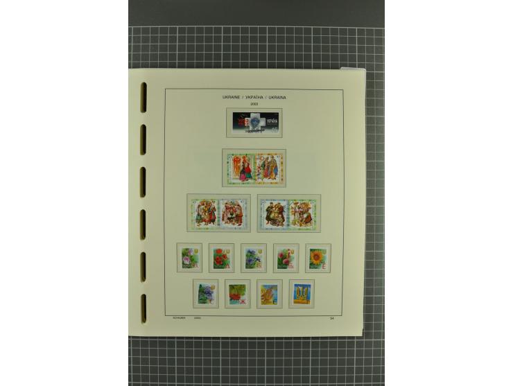 1992/2004, unmounted mint collection with miniature sheets, booklets, imperforated issues, local issues and other varieties
