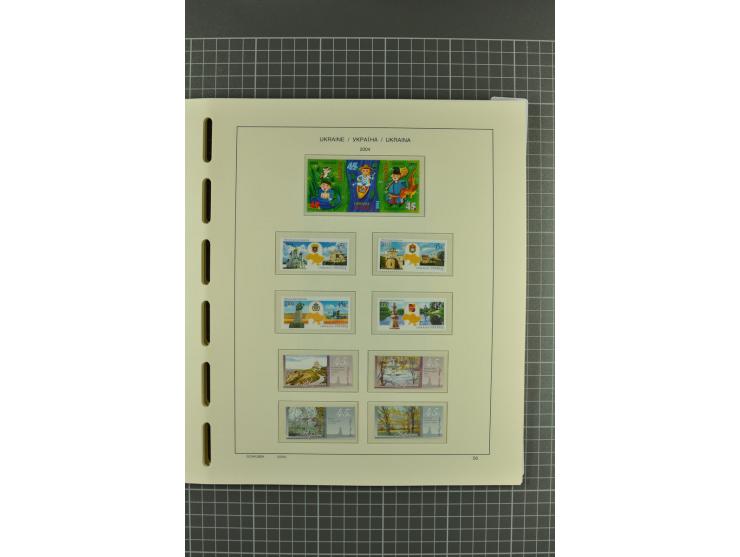 1992/2004, unmounted mint collection with miniature sheets, booklets, imperforated issues, local issues and other varieties