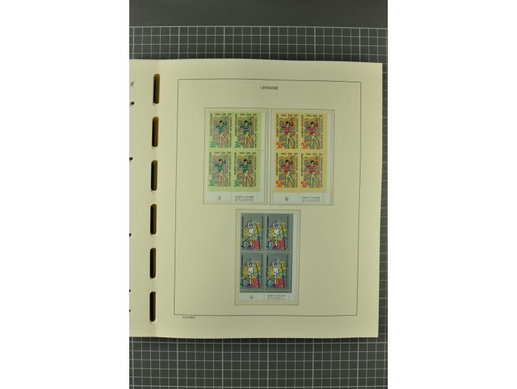 1992/2004, unmounted mint collection with miniature sheets, booklets, imperforated issues, local issues and other varieties