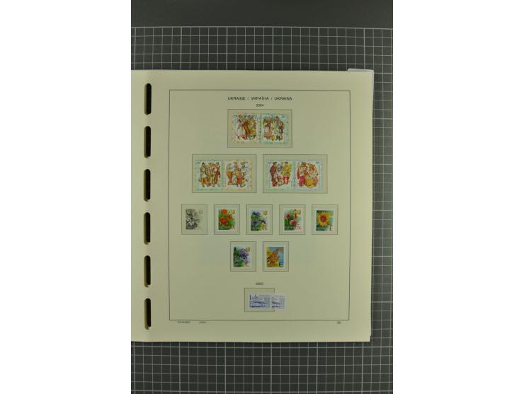 1992/2004, unmounted mint collection with miniature sheets, booklets, imperforated issues, local issues and other varieties