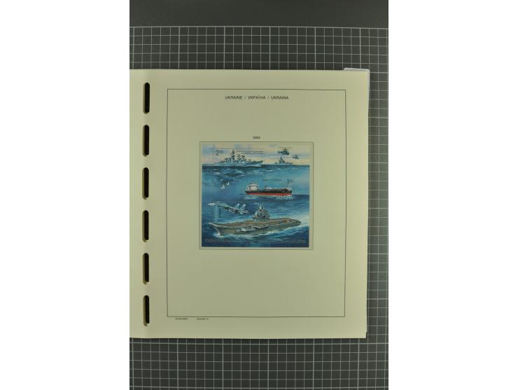 1992/2004, unmounted mint collection with miniature sheets, booklets, imperforated issues, local issues and other varieties