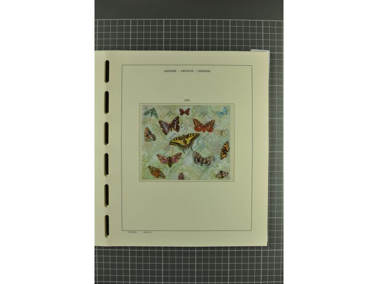 1992/2004, unmounted mint collection with miniature sheets, booklets, imperforated issues, local issues and other varieties