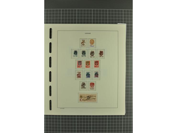 1992/2004, unmounted mint collection with miniature sheets, booklets, imperforated issues, local issues and other varieties