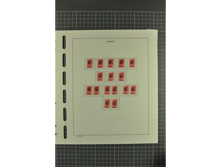 1992/2004, unmounted mint collection with miniature sheets, booklets, imperforated issues, local issues and other varieties