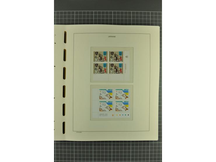 1992/2004, unmounted mint collection with miniature sheets, booklets, imperforated issues, local issues and other varieties