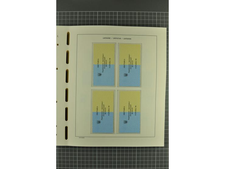1992/2004, unmounted mint collection with miniature sheets, booklets, imperforated issues, local issues and other varieties