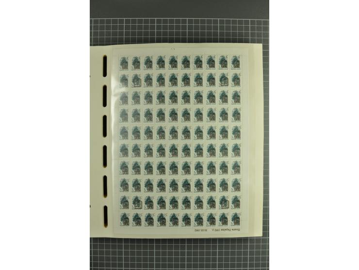 1992/2004, unmounted mint collection with miniature sheets, booklets, imperforated issues, local issues and other varieties