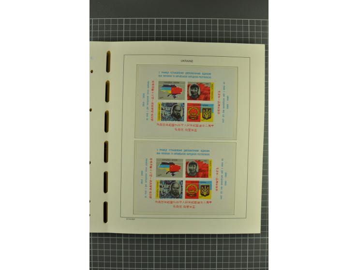 1992/2004, unmounted mint collection with miniature sheets, booklets, imperforated issues, local issues and other varieties