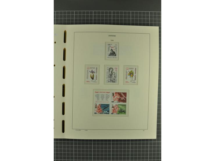 1992/2004, unmounted mint collection with miniature sheets, booklets, imperforated issues, local issues and other varieties