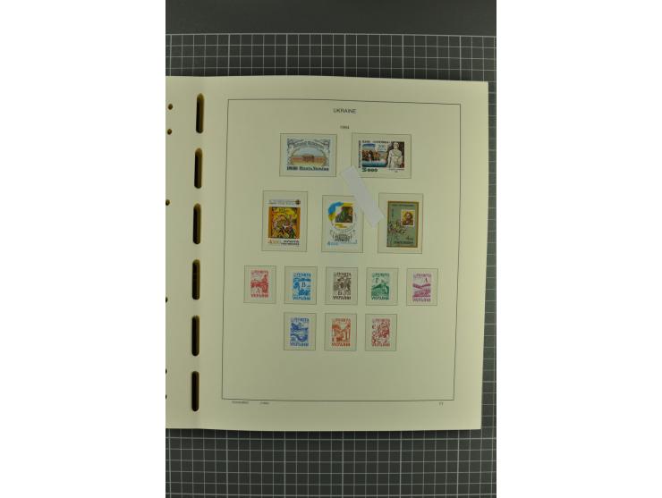 1992/2004, unmounted mint collection with miniature sheets, booklets, imperforated issues, local issues and other varieties