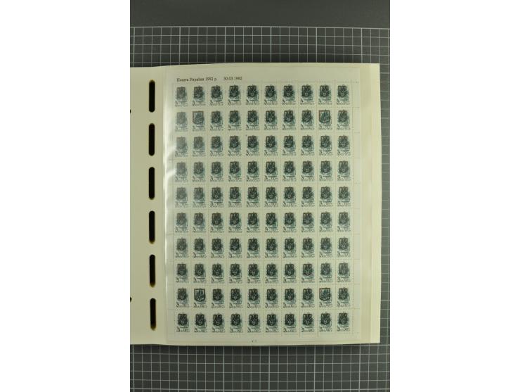 1992/2004, unmounted mint collection with miniature sheets, booklets, imperforated issues, local issues and other varieties