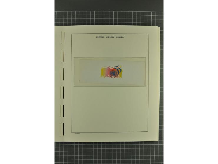 1992/2004, unmounted mint collection with miniature sheets, booklets, imperforated issues, local issues and other varieties
