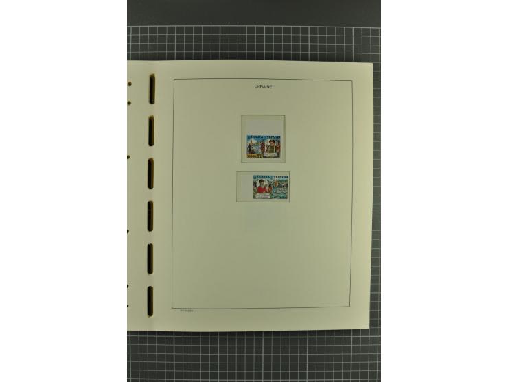 1992/2004, unmounted mint collection with miniature sheets, booklets, imperforated issues, local issues and other varieties