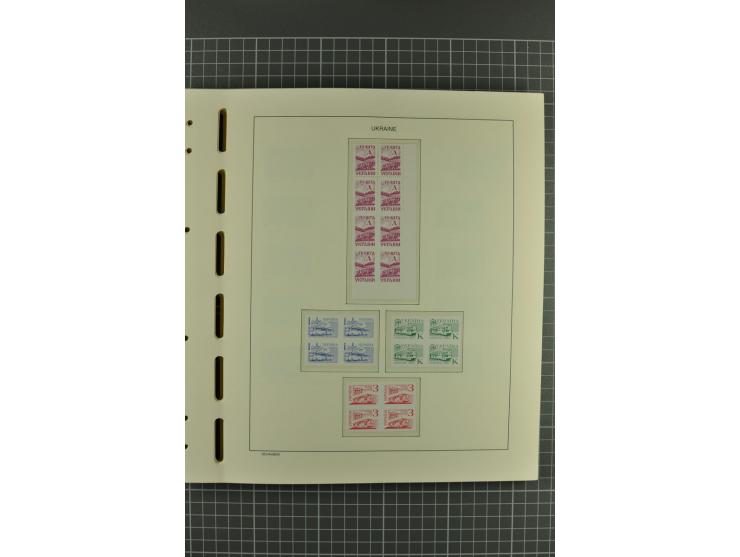 1992/2004, unmounted mint collection with miniature sheets, booklets, imperforated issues, local issues and other varieties