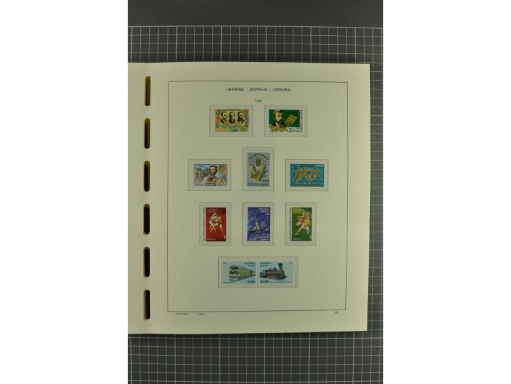 1992/2004, unmounted mint collection with miniature sheets, booklets, imperforated issues, local issues and other varieties