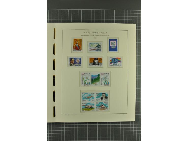 1992/2004, unmounted mint collection with miniature sheets, booklets, imperforated issues, local issues and other varieties