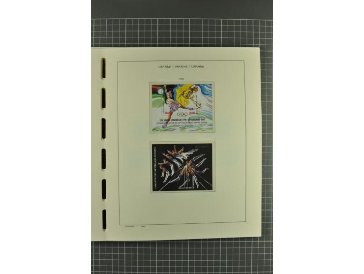 1992/2004, unmounted mint collection with miniature sheets, booklets, imperforated issues, local issues and other varieties