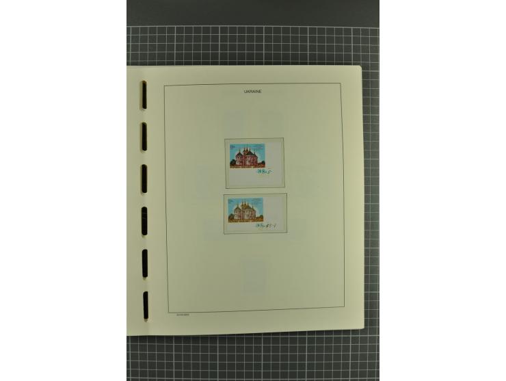 1992/2004, unmounted mint collection with miniature sheets, booklets, imperforated issues, local issues and other varieties