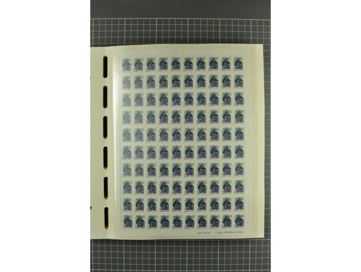 1992/2004, unmounted mint collection with miniature sheets, booklets, imperforated issues, local issues and other varieties