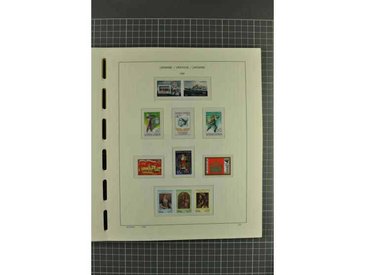 1992/2004, unmounted mint collection with miniature sheets, booklets, imperforated issues, local issues and other varieties