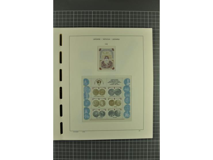 1992/2004, unmounted mint collection with miniature sheets, booklets, imperforated issues, local issues and other varieties