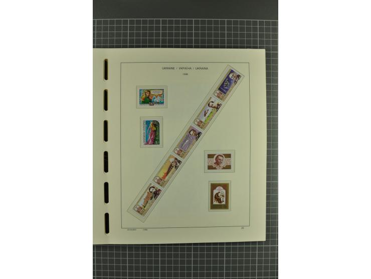 1992/2004, unmounted mint collection with miniature sheets, booklets, imperforated issues, local issues and other varieties