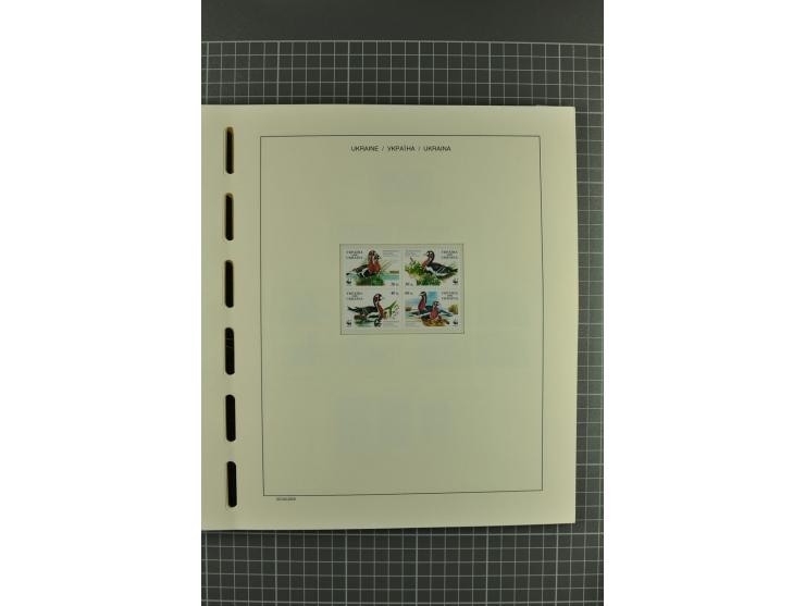 1992/2004, unmounted mint collection with miniature sheets, booklets, imperforated issues, local issues and other varieties