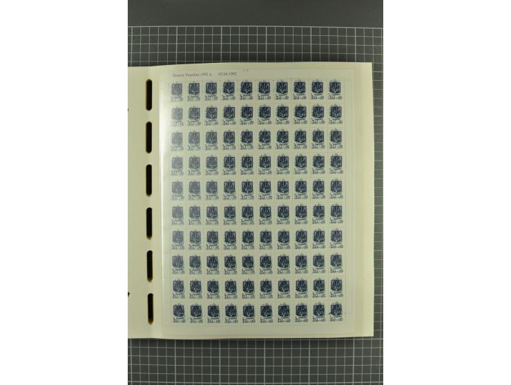 1992/2004, unmounted mint collection with miniature sheets, booklets, imperforated issues, local issues and other varieties