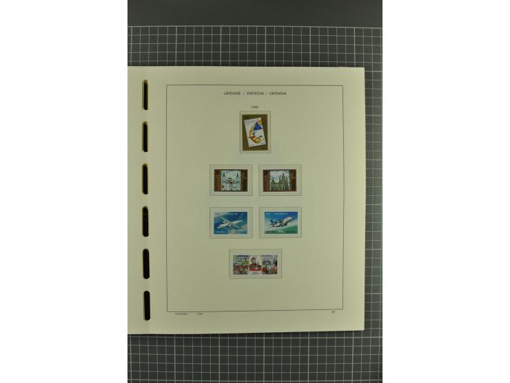 1992/2004, unmounted mint collection with miniature sheets, booklets, imperforated issues, local issues and other varieties