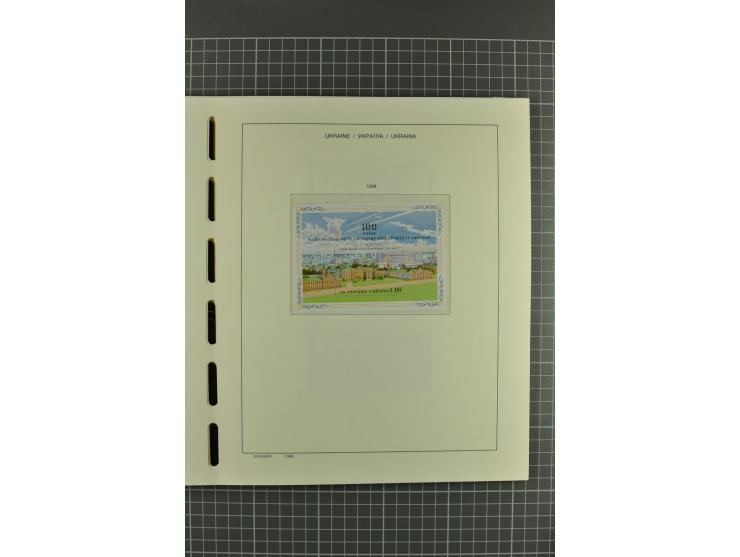 1992/2004, unmounted mint collection with miniature sheets, booklets, imperforated issues, local issues and other varieties