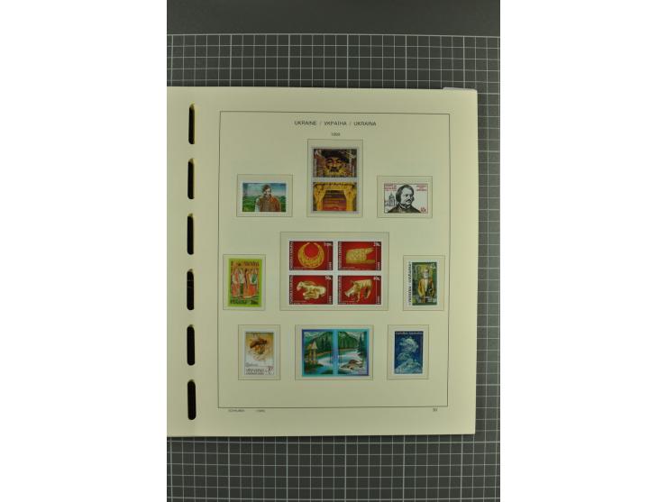 1992/2004, unmounted mint collection with miniature sheets, booklets, imperforated issues, local issues and other varieties