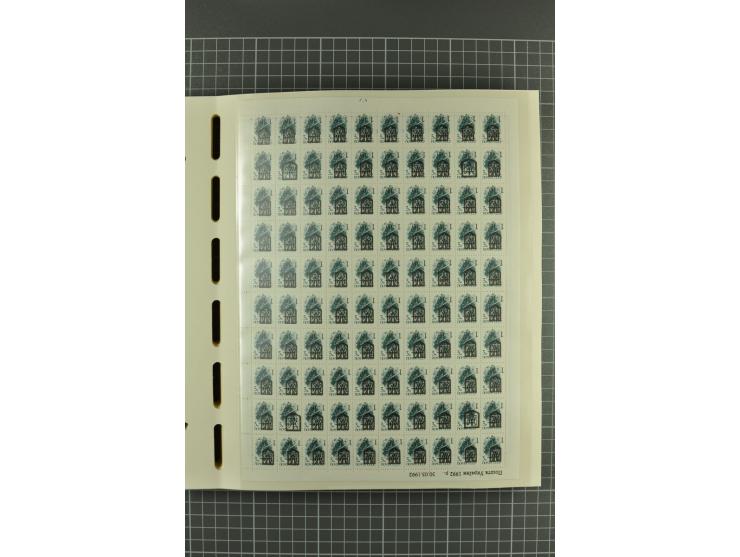 1992/2004, unmounted mint collection with miniature sheets, booklets, imperforated issues, local issues and other varieties