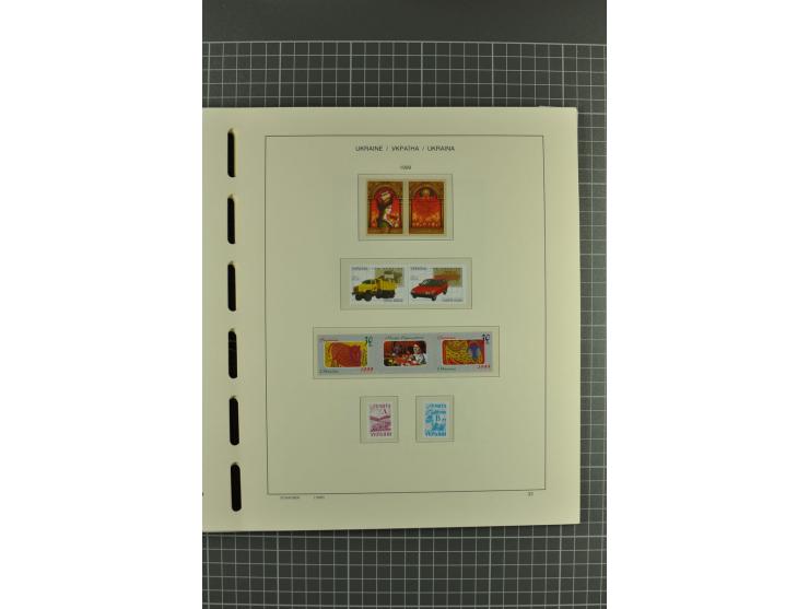 1992/2004, unmounted mint collection with miniature sheets, booklets, imperforated issues, local issues and other varieties