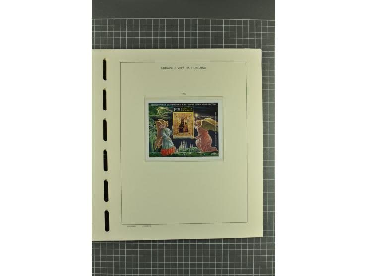 1992/2004, unmounted mint collection with miniature sheets, booklets, imperforated issues, local issues and other varieties