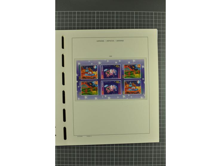 1992/2004, unmounted mint collection with miniature sheets, booklets, imperforated issues, local issues and other varieties