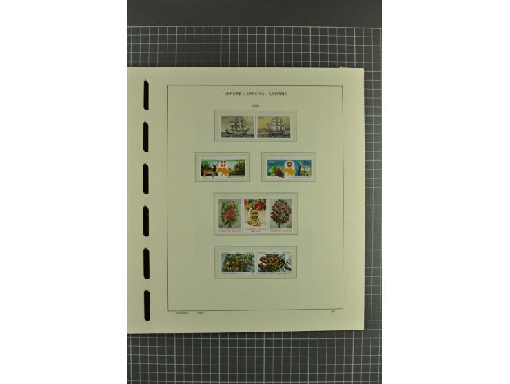 1992/2004, unmounted mint collection with miniature sheets, booklets, imperforated issues, local issues and other varieties