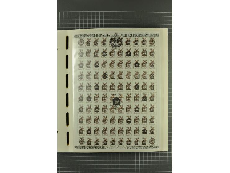 1992/2004, unmounted mint collection with miniature sheets, booklets, imperforated issues, local issues and other varieties