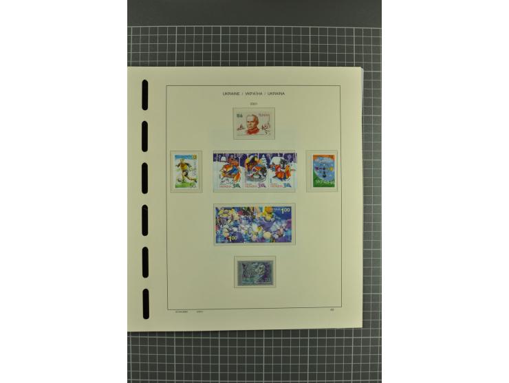 1992/2004, unmounted mint collection with miniature sheets, booklets, imperforated issues, local issues and other varieties