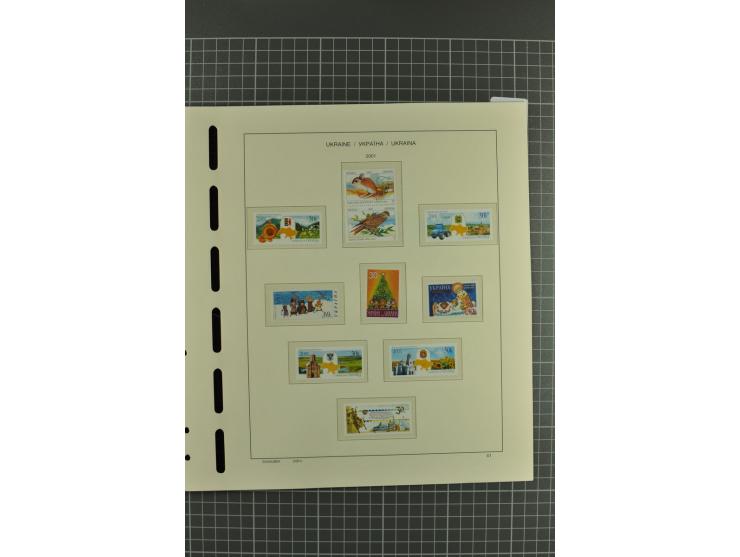 1992/2004, unmounted mint collection with miniature sheets, booklets, imperforated issues, local issues and other varieties
