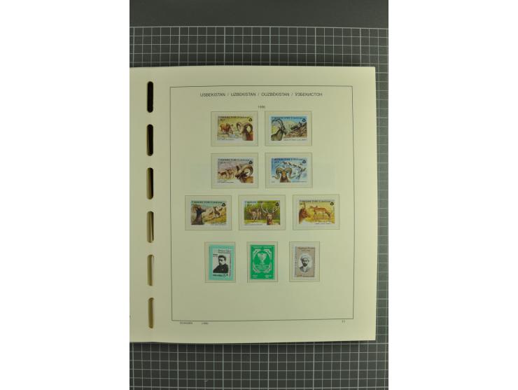 1992/2004, unmounted mint collection with souvenir sheets, strips and tabs etc.
