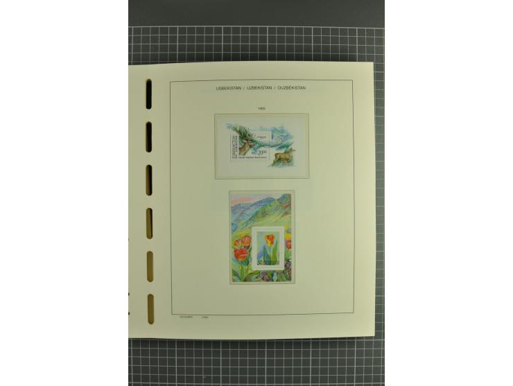 1992/2004, unmounted mint collection with souvenir sheets, strips and tabs etc.