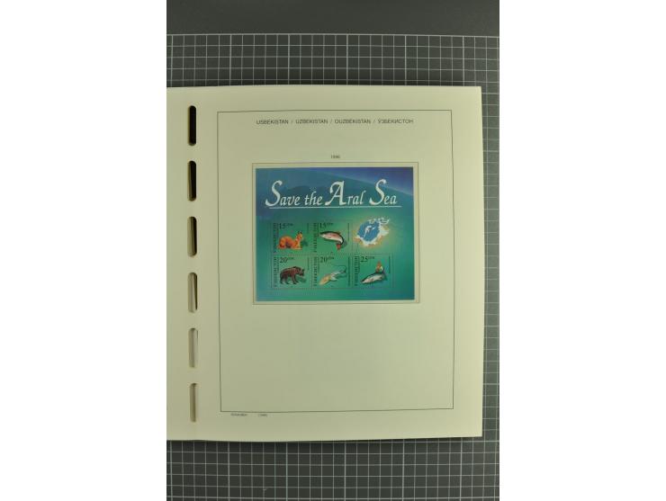 1992/2004, unmounted mint collection with souvenir sheets, strips and tabs etc.